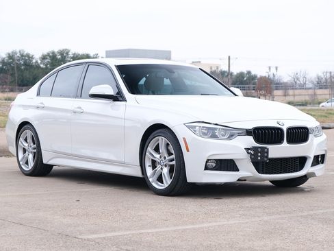 Used 2018 BMW 330i Sedan w/ M Sport Package image 5