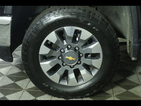 Used 2024 Chevrolet Silverado 2500 LT image 5