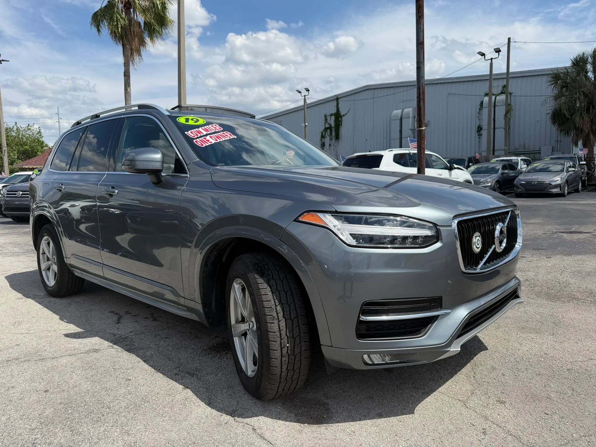 Used 2019 Volvo XC90 T5 Momentum AWD/4WD image 3