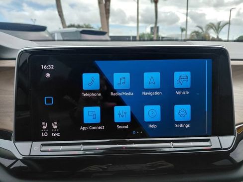 Used 2024 Volkswagen Atlas SE FWD image 24