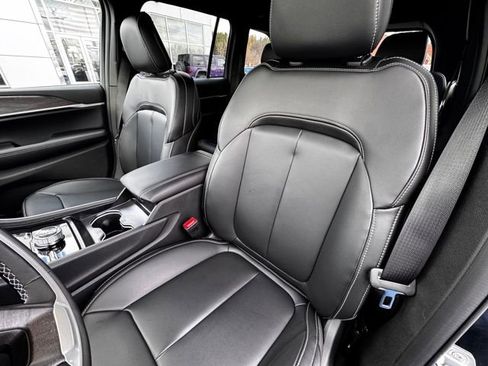 New 2025 Jeep Grand Cherokee Limited image 57