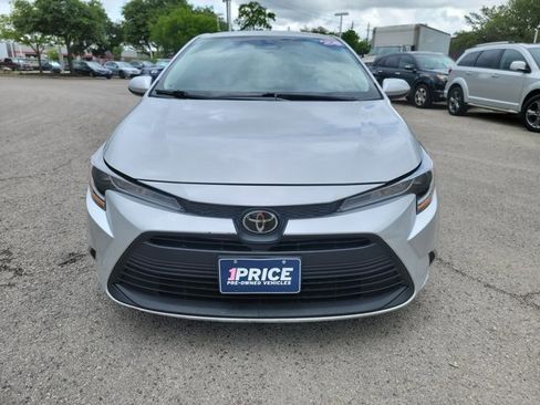Used 2024 Toyota Corolla LE image 2