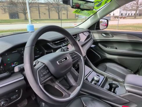 Used 2023 Jeep Grand Cherokee 4WD 4xe w/ Luxury Tech Group II image 34