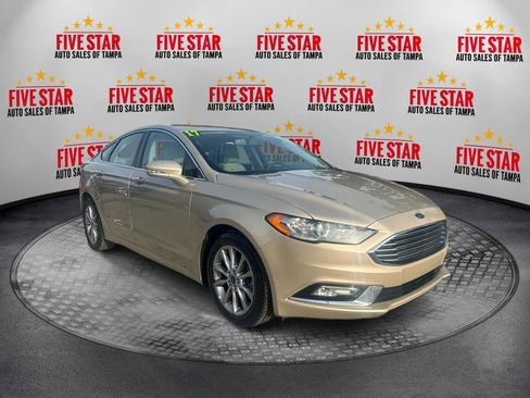 Used 2017 Ford Fusion SE w/ Fusion SE Technology Package FWD image 1