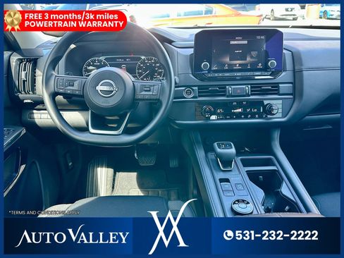 Used 2024 Nissan Pathfinder S image 28