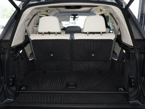 Used 2024 BMW X7 xDrive40i w/ Executive Package image 34