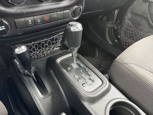Used 2017 Jeep Wrangler Unlimited Sport w/ Connectivity Group AWD/4WD image 18