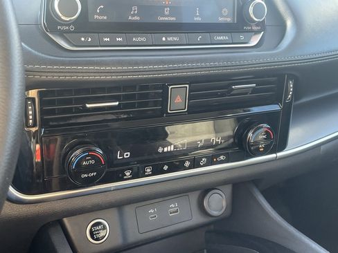 Used 2021 Nissan Rogue SV image 18