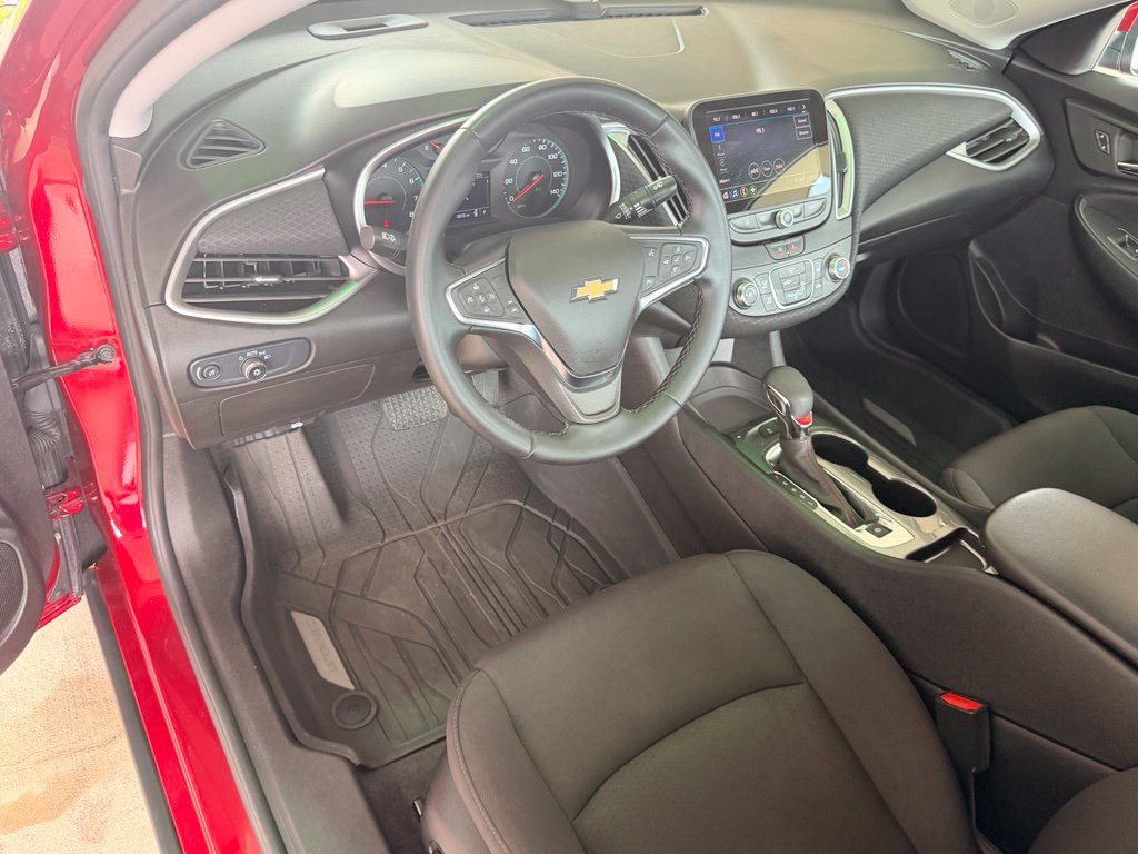 Used 2025 Chevrolet Malibu RS FWD image 13