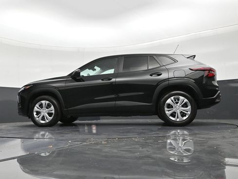 Used 2025 Chevrolet Trax LS FWD image 21