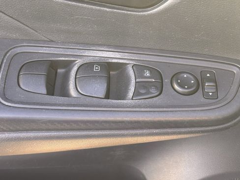 Used 2020 Nissan Versa S image 12