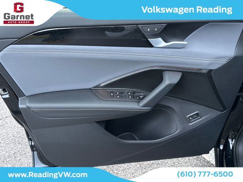 New 2025 Volkswagen Tiguan SE image 11