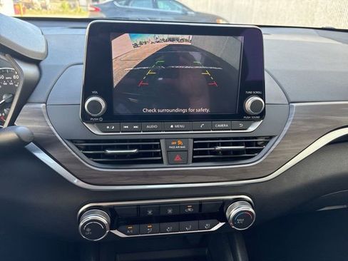 Used 2025 Nissan Altima 2.5 SV FWD image 15