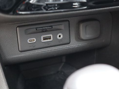 Used 2020 Buick Encore GX Essence w/ Experience Buick Package FWD image 25