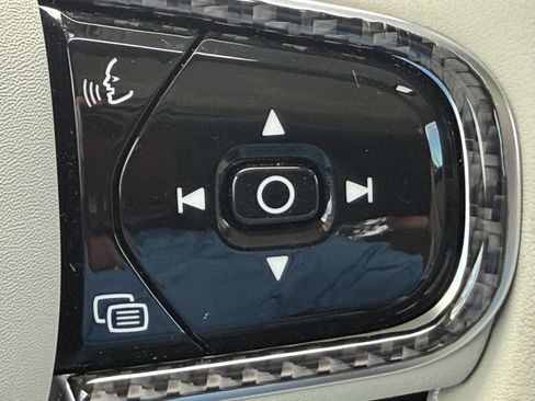Used 2025 Volvo XC60 T8 Plus w/ Protection Package Premier AWD/4WD image 30