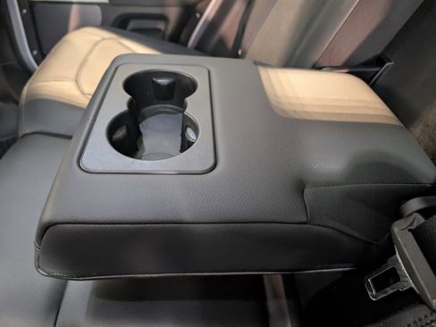 Used 2023 Land Rover Defender 110 SE image 25