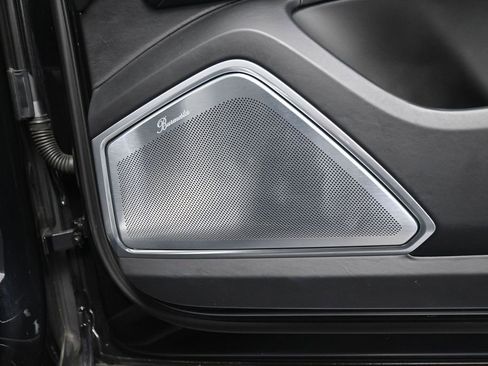 Certified 2022 Porsche Cayenne Turbo S AWD/4WD image 32