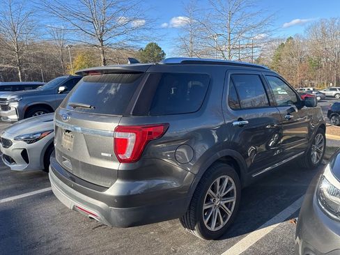 Used 2016 Ford Explorer Limited w/ Equipment Group 301A image 9