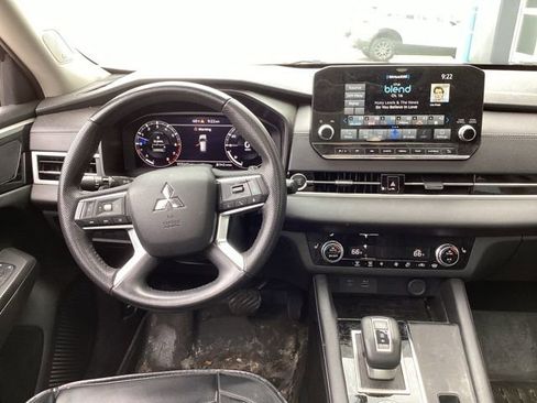 Used 2023 Mitsubishi Outlander SE image 17