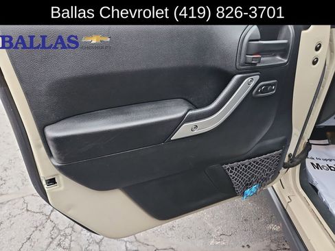 Used 2017 Jeep Wrangler Unlimited Rubicon w/ Cold Weather Group image 23