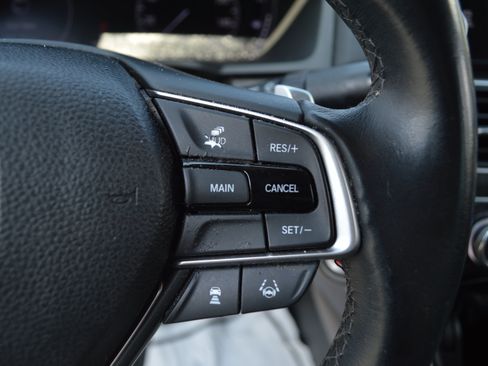 Used 2018 Honda Accord Touring image 12