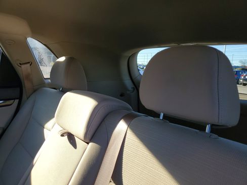 Used 2014 Kia Sorento LX image 9