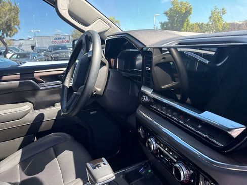Used 2024 GMC Sierra 1500 SLT w/ SLT Premium Package AWD/4WD image 8