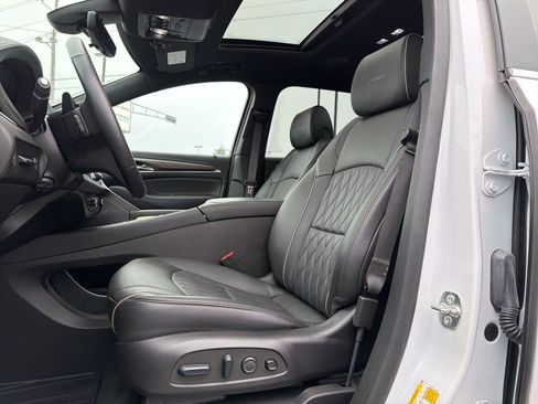 Used 2024 Buick Enclave Avenir w/ Avenir Technology Package image 9