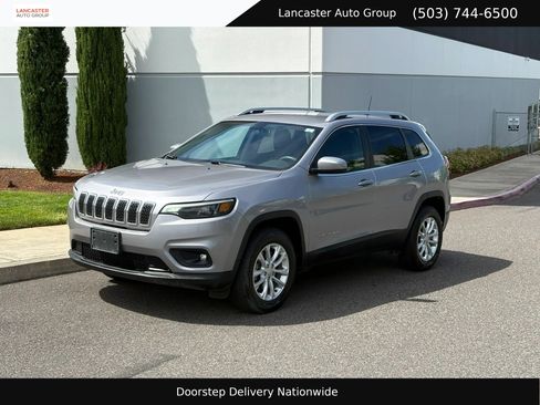 Used 2019 Jeep Cherokee Latitude w/ Popular Appearance Group AWD/4WD image 1
