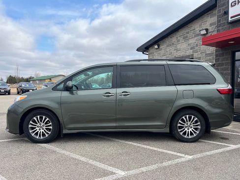 Used 2018 Toyota Sienna XLE Premium image 7
