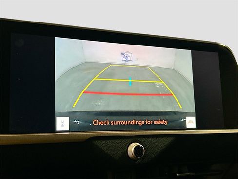 Used 2023 Toyota Crown XLE image 11