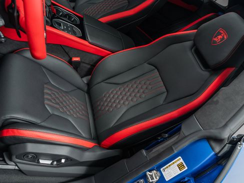 Used 2025 Lamborghini Urus SE image 25