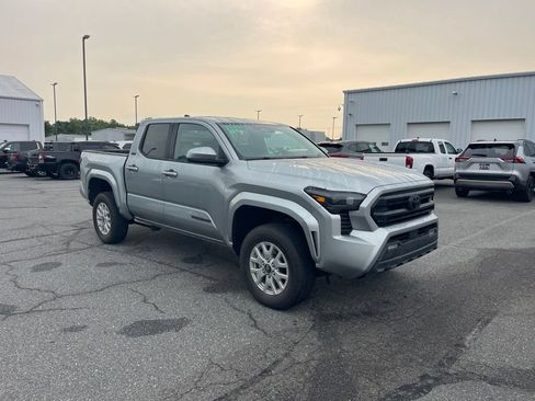 Used 2026 Toyota Tacoma SR5 AWD/4WD image 7
