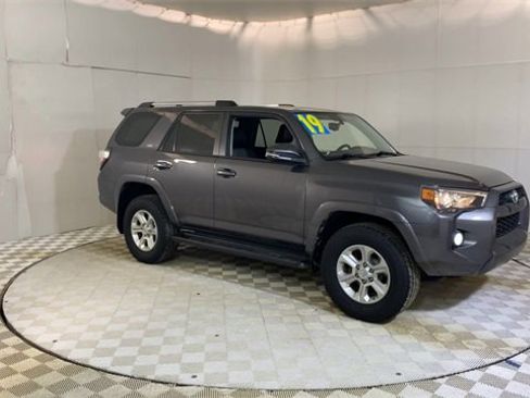 Used 2019 Toyota 4Runner SR5 Premium image 2