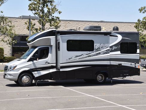 Used 2017 Mercedes-Benz Sprinter 3500 image 6