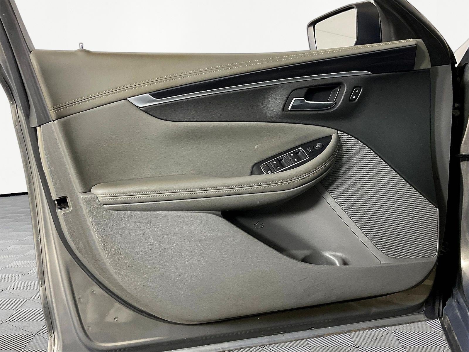 Used 2019 Chevrolet Impala LT FWD image 20