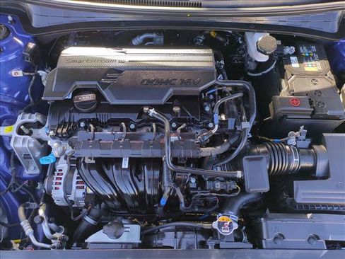 Certified 2025 Hyundai Elantra SE image 21