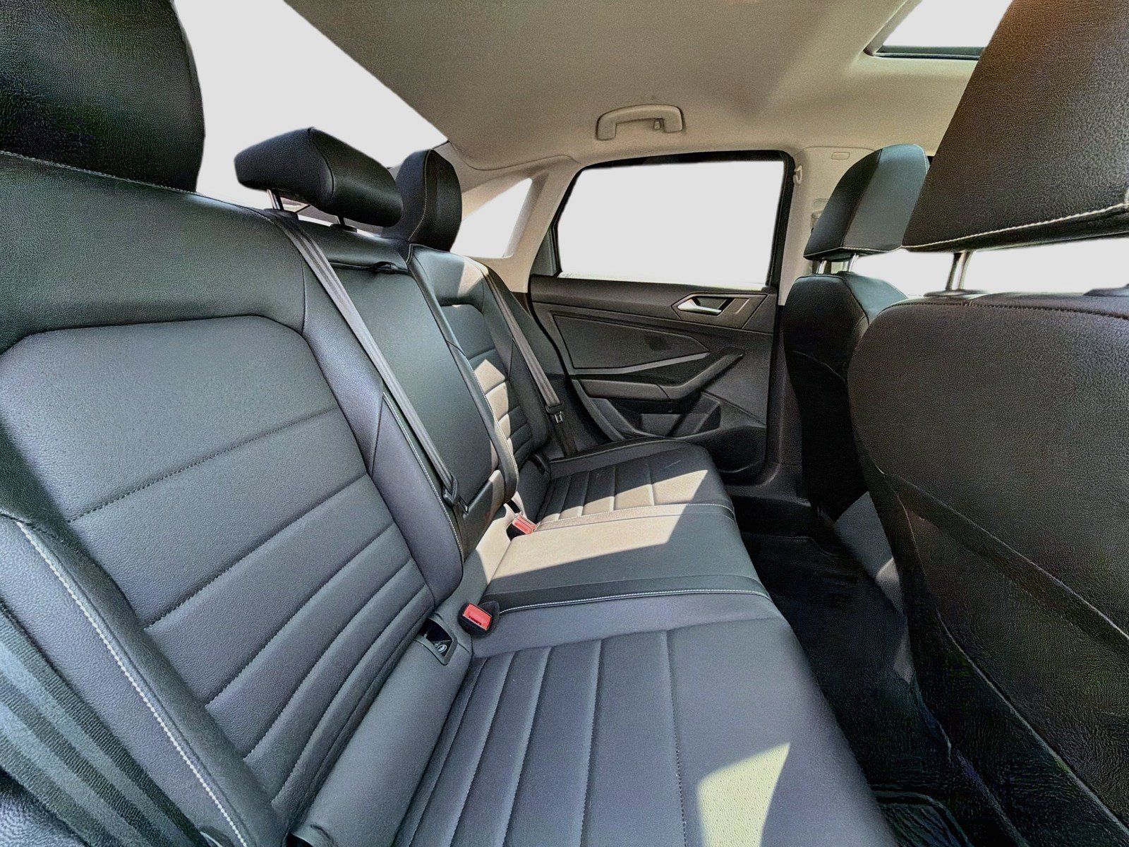 Used 2024 Volkswagen Jetta SE FWD image 16