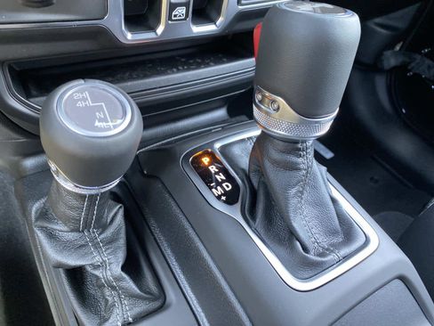 New 2026 Jeep Wrangler Unlimited Sahara AWD/4WD image 15