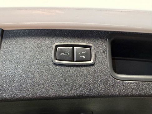 Used 2021 Porsche Macan AWD/4WD image 32