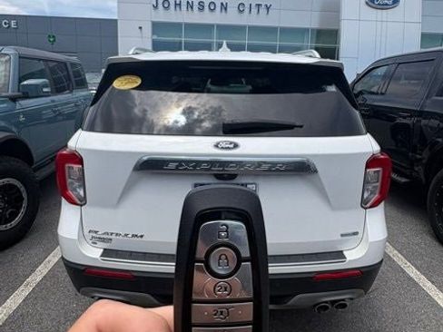 Used 2020 Ford Explorer Platinum w/ Premium Technology Package AWD/4WD image 4