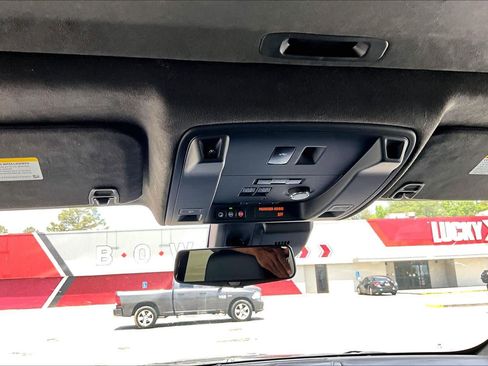Used 2020 Cadillac Escalade Platinum RWD image 34