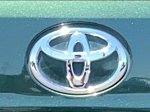 Used 2023 Toyota Highlander Limited FWD image 31