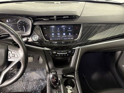 Used 2025 Cadillac XT6 Premium Luxury image 25