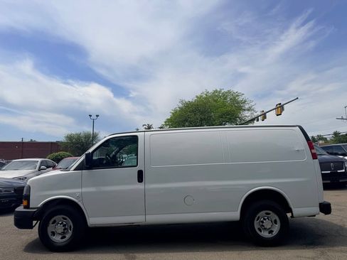 Used 2011 Chevrolet Express 2500 RWD image 5