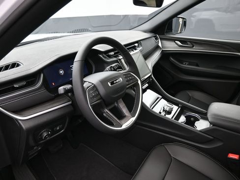 New 2025 Jeep Grand Cherokee Limited image 19