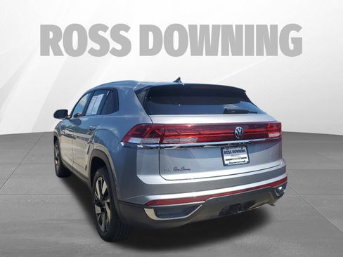Used 2025 Volkswagen Atlas Cross Sport SE FWD image 6