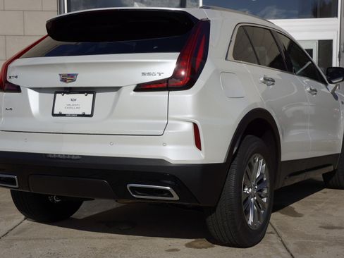Used 2024 Cadillac XT4 Premium Luxury image 5