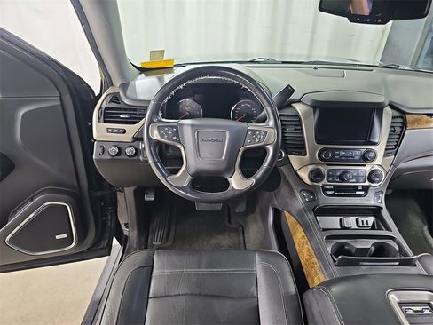Used 2016 GMC Yukon XL Denali image 23