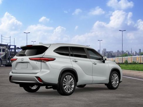 New 2026 Toyota Highlander Platinum image 12